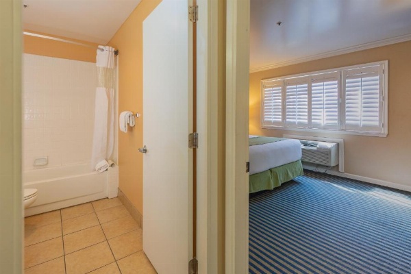 Ocean Pacific Lodge image 26