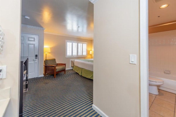 Ocean Pacific Lodge image 37