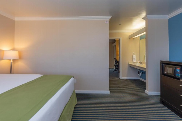 Ocean Pacific Lodge image 41